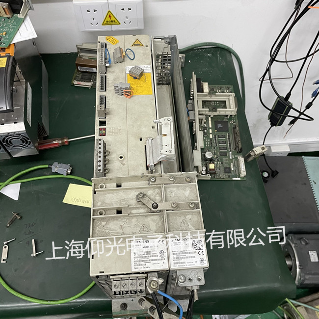 西門子伺服驅(qū)動器維修報(bào)警代碼,顯示故障修理