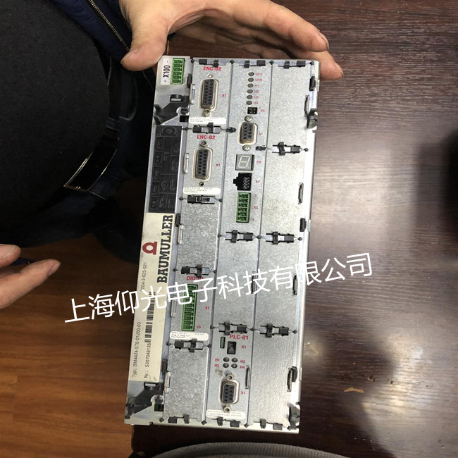 包米勒伺服驅(qū)動器維修BM4424-ST0-01200-03報H1上電亮黃燈