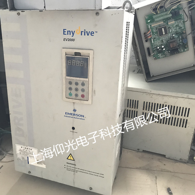 艾默生變頻器報(bào)E001變頻器加速運(yùn)行過電流維修