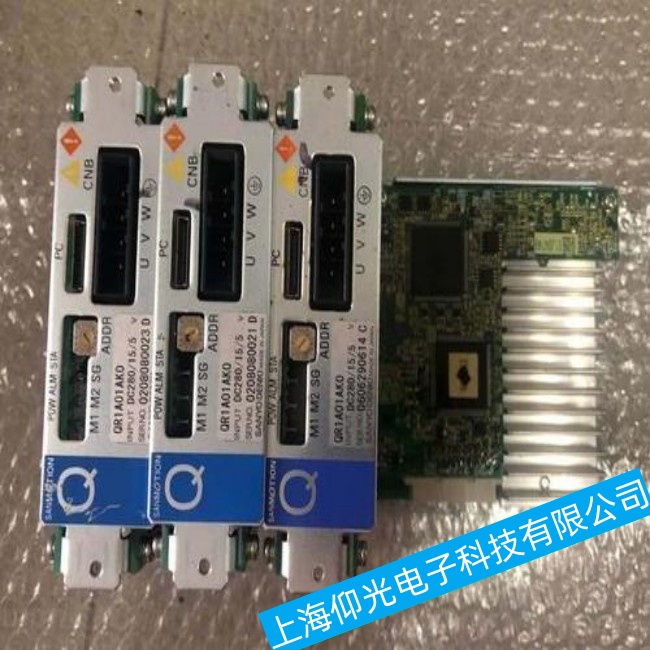 東莞Kawasaki川崎機器人RS003N驅(qū)動器在上電時出現(xiàn)無反應(yīng)故障維修保養(yǎng)